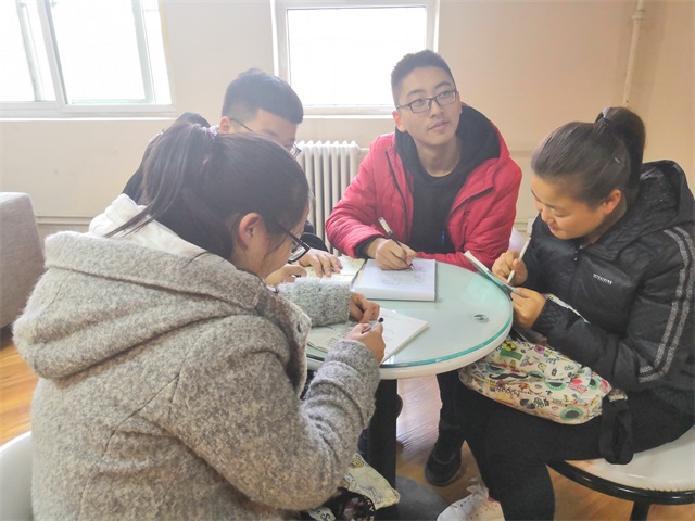 【完满班级】妆点青春 你我同行——软件工程1804班班级服务技能宣讲第一期