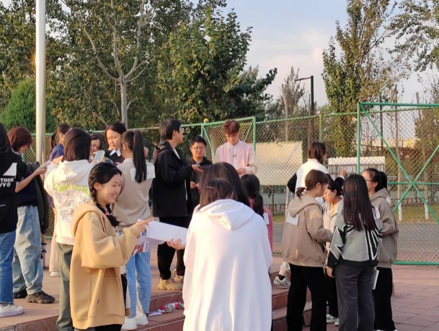 【完满团支部】奔跑吧少年 最强撕名牌——淬炼·国际商学院会计2303班完满团支部活动