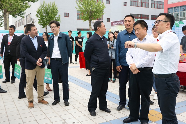 【公益论坛】省内36所高校齐聚乌马河畔聚焦优秀项目展