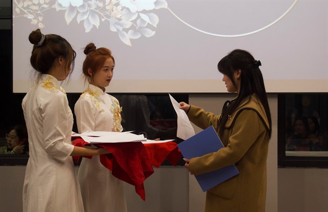 灯光初上展“新”声 我与梦想同裳——淬炼·国际商学院第十一届“挑战未知 超越自我”主持朗诵大赛