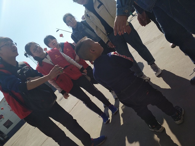 来自不同队伍 我们共同奉献——淬炼商学院专项志愿者服务队开展专项活动