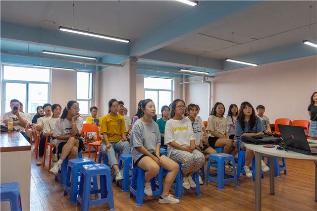 【1+1>2】短片有痕 映亮人生旅途——淬炼商学院第六期通识嘉年华之影视沙龙活动成果展示