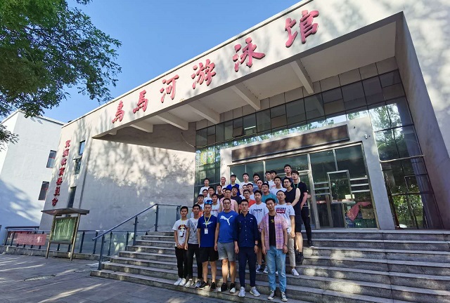 校级各类运动队用专属方式送别毕业队员