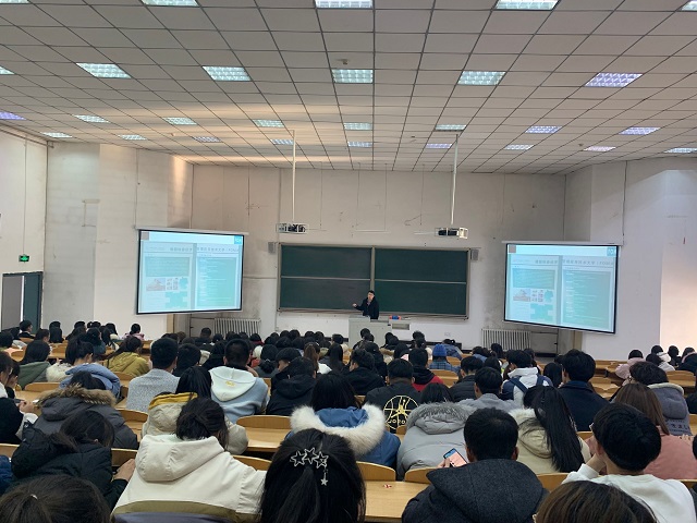 【辅导员说完满】世界那么大 你凭什么去看看——淬炼商学院12月辅导员说完满专题活动（二十八）