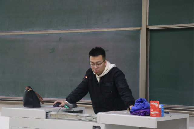 【辅导员说完满】 师生交流 同迎未来——外语系2018级辅导员说完满