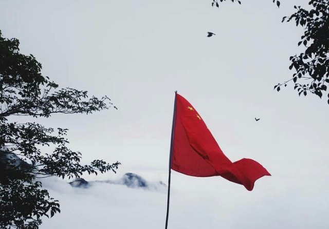 这个十一 与红旗相约在月圆中国——环科系举办“带着国旗去旅行”主题征文大赛