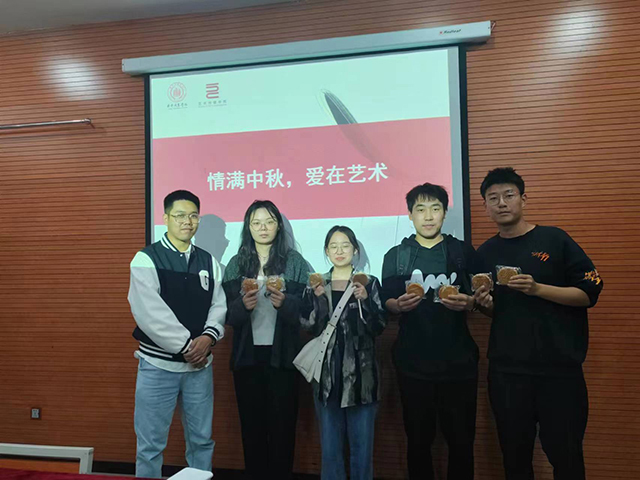 当中秋节遇上国庆 当小艺遇到可爱的“你们”