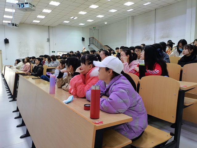 【辅导员说完满】规范自身行为 开启校园新生活——食品与环境学院2020级主题年级会