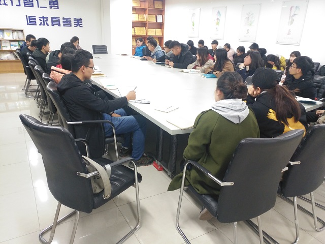 院学生会各组织召开期中座谈会回首得失,总结成长