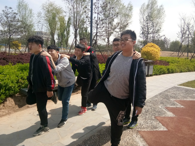 【完满班级】赏春色 共成长——网络工程1702班“寻龙尺”班级趣味活动