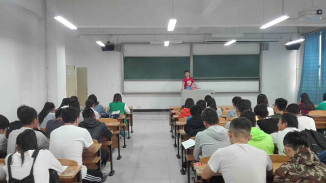 【辅导员说完满】答疑解惑助学子 考研之路并肩行——经济与管理学院2015级考研答疑会