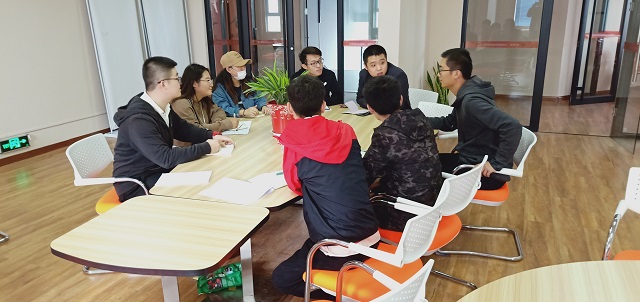 走进无边畅想书院“家+”文化——食品与环境学院2016级班干部书院