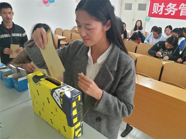 【完满班级】工管系2015级财务专业举办“青春与远方”系列活动（二）