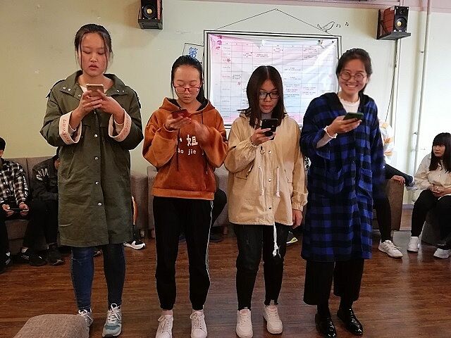 【完满班级】青春路上 自信飞扬——数字1802班“聚班艺 凝班力”举办完满班级活动