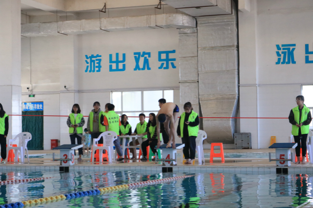 激流勇进 碧水争豪雄——经济与管理学院助力第六届“至强杯”游泳联赛