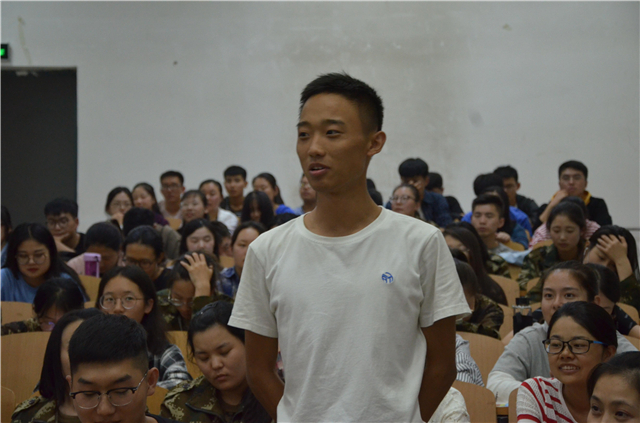 从细微处出发 致力学生成为完满之才——淬炼商学院2018级新生完满教育宣讲大会