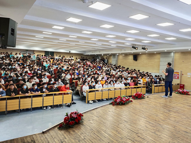 【辅导员说完满】明辨是否远离诈骗 做一个眼中有光的人——智能工程学院22级辅导员说完满