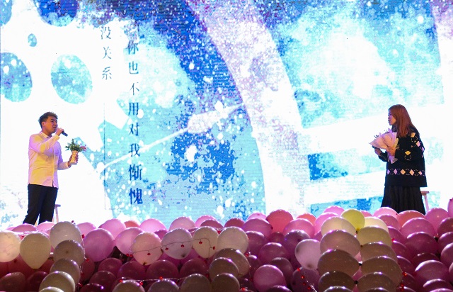 携手并肩 踏浪前行——食品与环境学院2021“众星环绕 扭转乾坤”元旦晚会