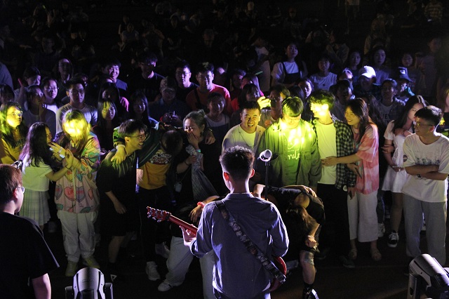 【缤纷百团】草坪音乐会：这个夏天 很想认识你