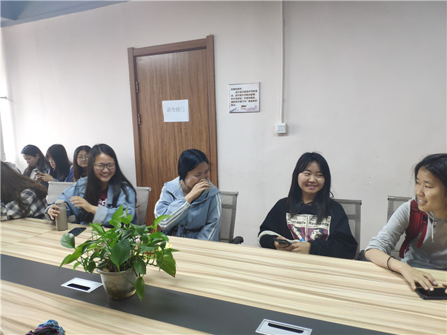 【完满班级】传递爱心 人间温馨