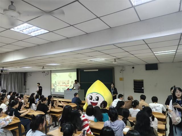 学长计划第1096期：经生有约·“椿去秋来 开启大学之旅”——经济与管理学院学长计划第177期