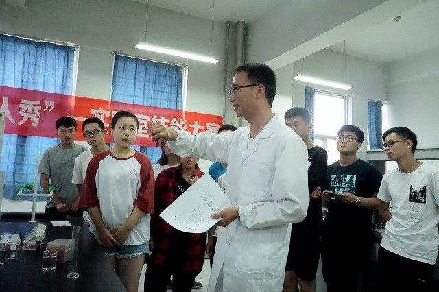 专业完满蹭火花 实验技能大比拼——食品与环境学院举办首届“动医达人秀”实验室技能大赛