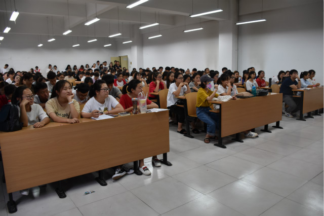 志存高远行 考研同分享——经济与管理学院毕业生交流会之优秀考研学生专场