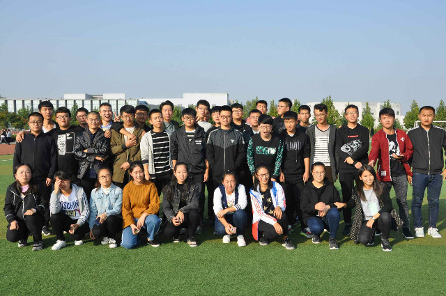 【完满班级】金色年华 青春人生——信工系计科1702班举办“跳出我天地”活动