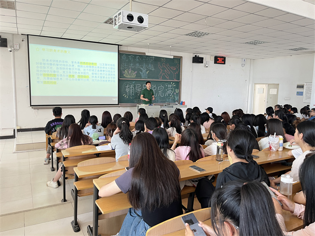 【辅导员说完满】晓刚柔并济 享无惧青春——淬炼·国际商学院2022级辅导员说完满活动