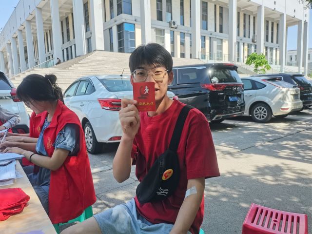 有热血不如来献血!大学生红十字会组织开展无偿献血活动