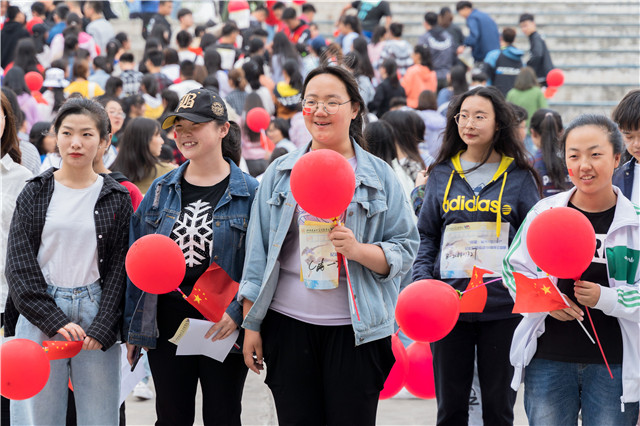 【忆“五四”】纪念“五四”运动100周年 1000名学生选择用这样的方式回望历史