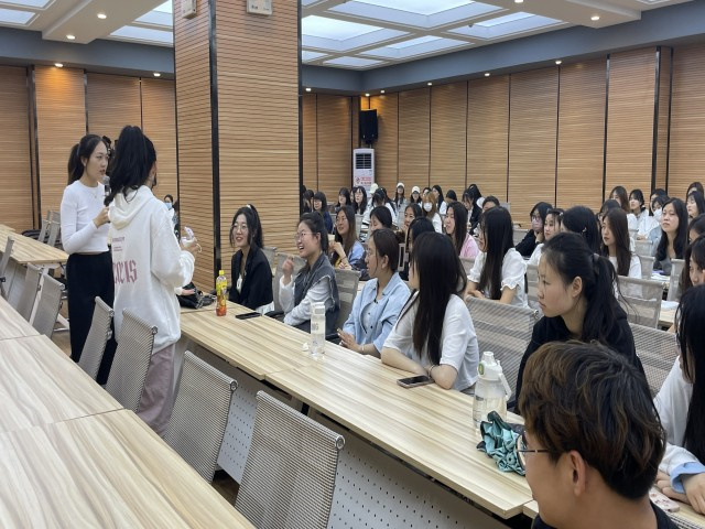 【辅导员说完满】学礼仪提修养 提升你的社交——淬炼•国际商学院2021级辅导员说完满活动