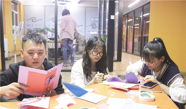 前行第180期：念传颂情怀 感桃李芬芳