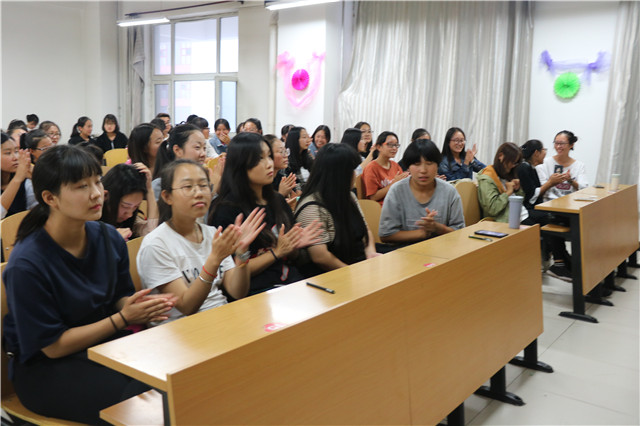 “英”为有你 所以相遇——外语文化节开幕式暨举办“我为英文单词狂”活动