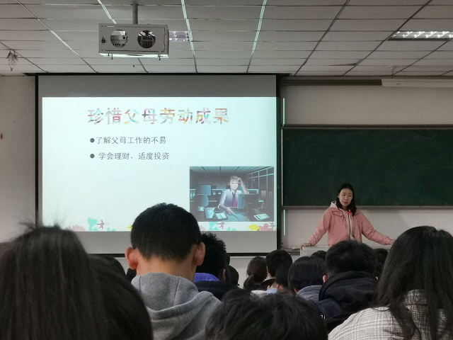 【辅导员说完满】从“购物节”到“剁手节” 你到底失去了什么