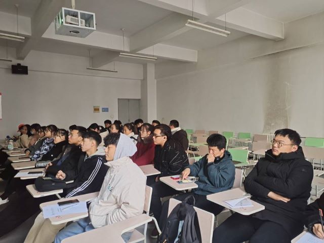 【完满班级】追忆革命岁月 传承红色经典——艺术传媒学院动画1901班举办观红色电影会