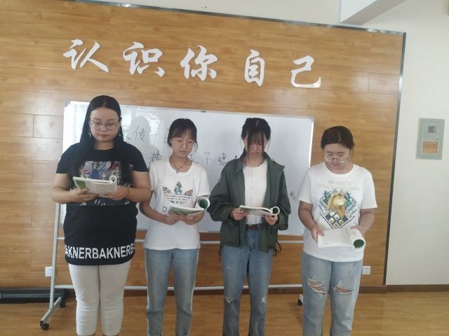 【完满班级】经典诗歌 精神传承——食品与环境学院动医1803班班级朗诵诗歌赛