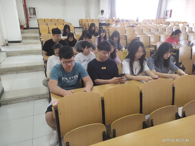 【完满班级】启航青春 学会成长 ――信管1701班“大学生活分享”主题活动