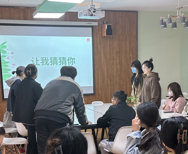 【完满团支部】传递雷锋精神 争做时代新人——商务英语学院英语2210班完满团支部活动