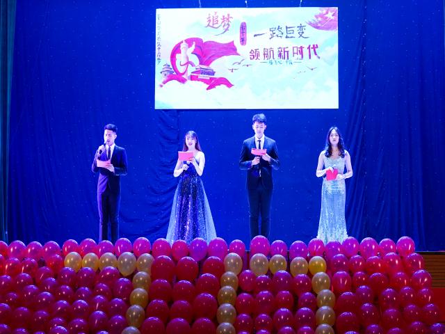 第101期乌马河周末文化广场“追梦70年 一路巨变”主题晚会圆满落幕
