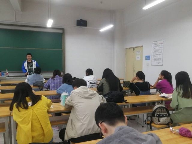 【完满班级】“为中华崛起而读书”班级国庆励志警句交流会——城规1601班级开展完满班级系列活动