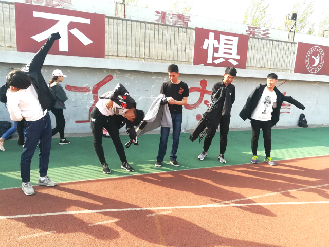 【完满班级】伸出你的手 让别人幸福——信工系物联网工程1701班爱心公益赛