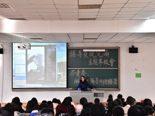 【辅导员说完满】青春亦彩 强梦之华——经济与管理学院开展“正青春 做时代强音的传播者”主题年级会