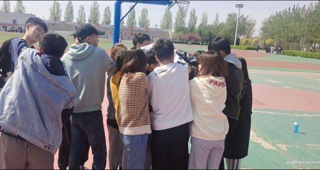 【完满班级】齐解结 共合作——艺术传媒学院环设1901班合作解手链竞技比赛