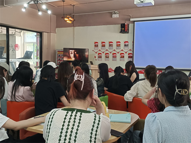 聚青年之火 燃时代之光——商务英语学院五月中旬完满团支部活动集锦