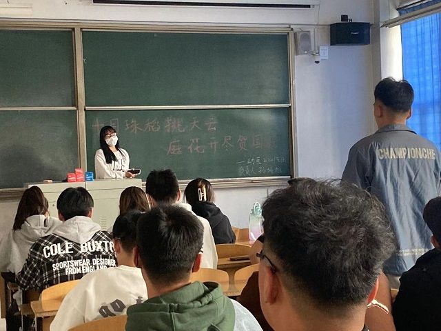 【完满班级】十月珠稻挑天云 庭花开尽贺国庆——食品与环境学院动医2201班完满班级活动