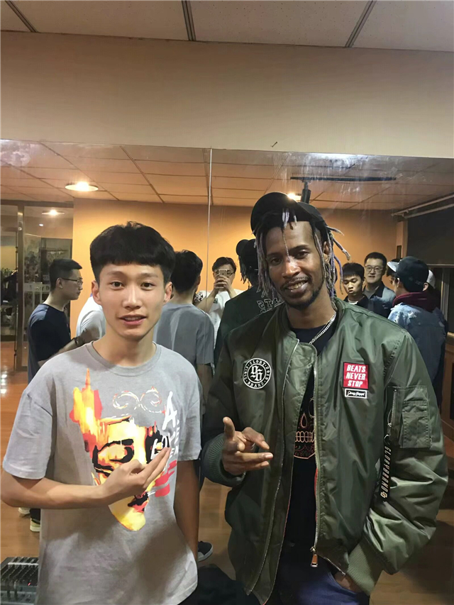 专访舞者张鑫磊 郭华 王浩志:“我们代表信院街舞出战!”