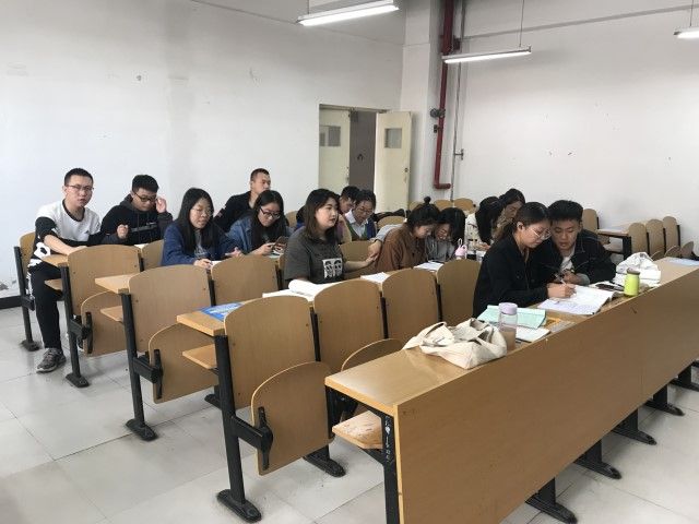 【完满班级】搏生命之极限 铸青春之辉煌——食品与环境学院资环1601班体育知识小课堂