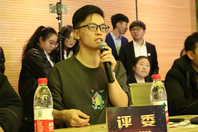 “fashion show”废材为料创意时装展:以废材为料 让创意生成