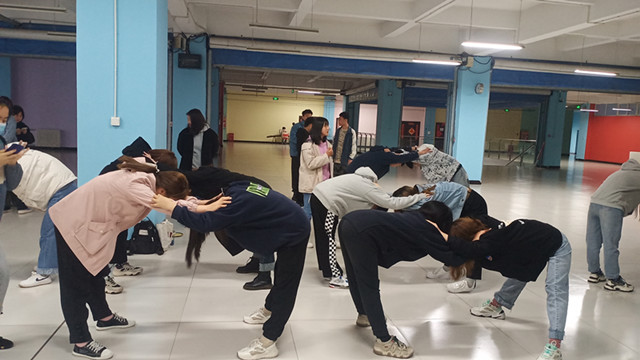 【完满班级】挥洒拼搏汗水 以运动抒写青春——外国语言文学系英语1901班、英语1902班、英语1904班完满班级活动